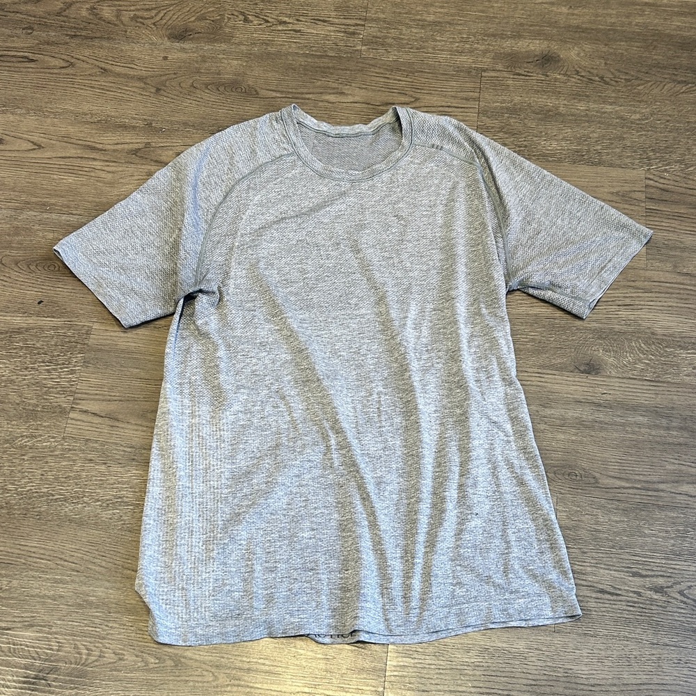 Lululemon Vent Tech athletic Tee